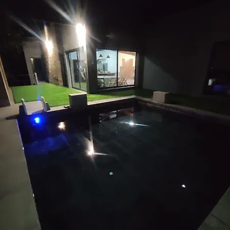 Апартаменты Heated Swimming Pool Jacuzzi *