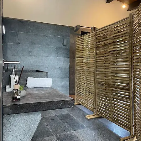 Apartamento Heated Swimming Pool Jacuzzi